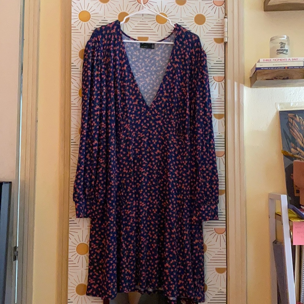 Plus size dress with button detail & floral print